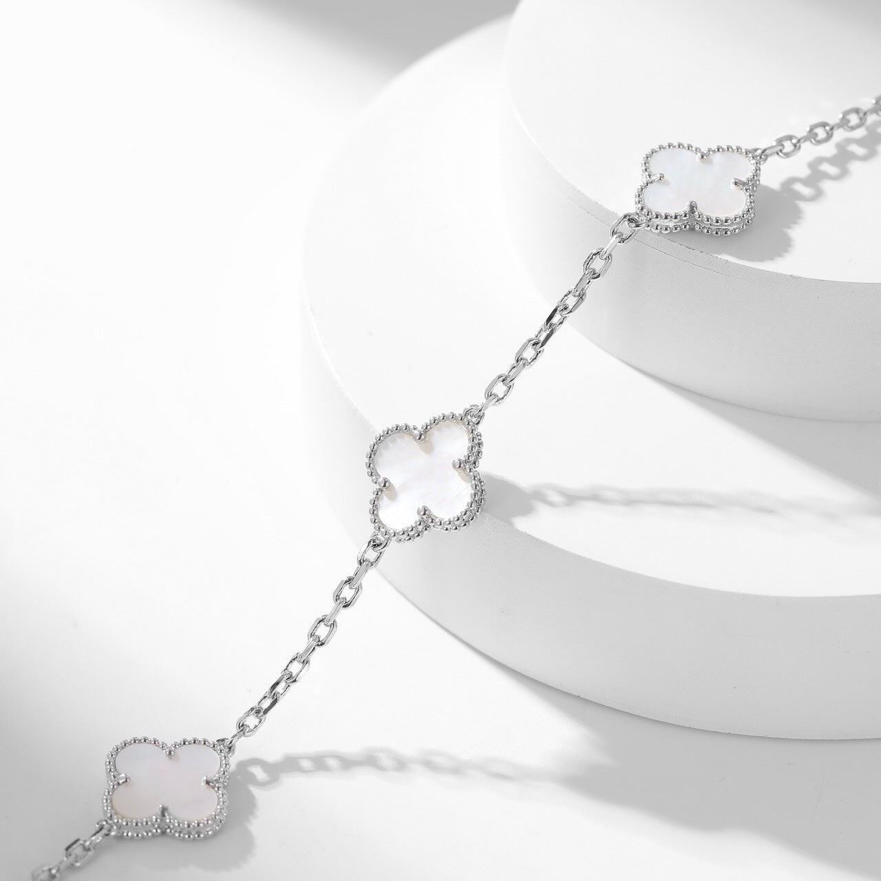 Mysitc CLOVER 10 MOTIFS WHITE MOTHER OF PEARL NECKLACE