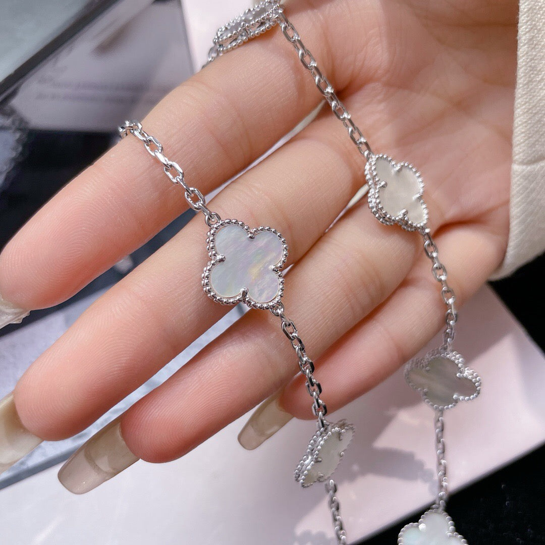 Mysitc CLOVER 10 MOTIFS WHITE MOTHER OF PEARL NECKLACE