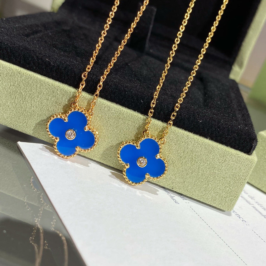 Mysitc CLOVER 15MM DIAMOND AND BLUE AGATE NECKLACE