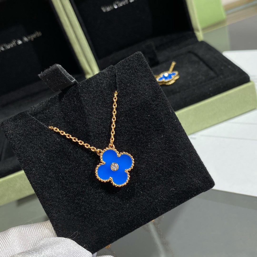 Mysitc CLOVER 15MM DIAMOND AND BLUE AGATE NECKLACE