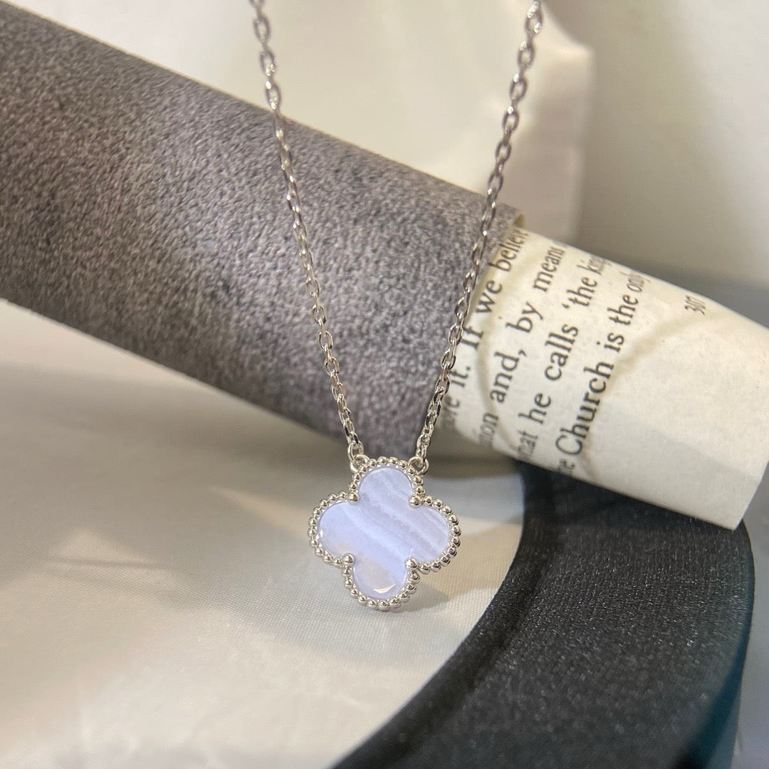 Mysitc CLOVER 15MM BLUE CHALCEDONY NECKLACE SILVER
