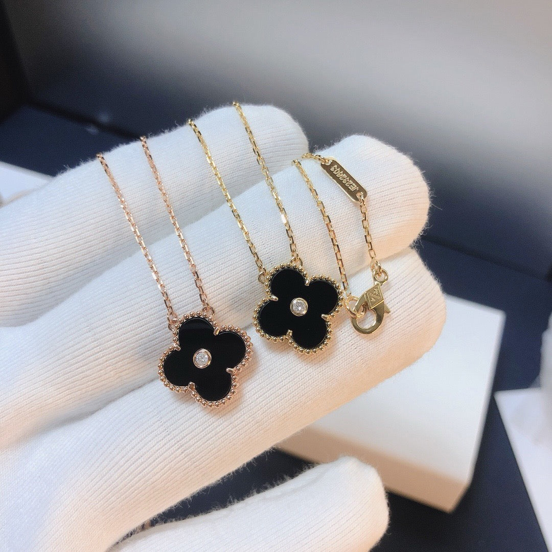 Mysitc CLOVER 15MM DIAMOND ONYX NECKLACE