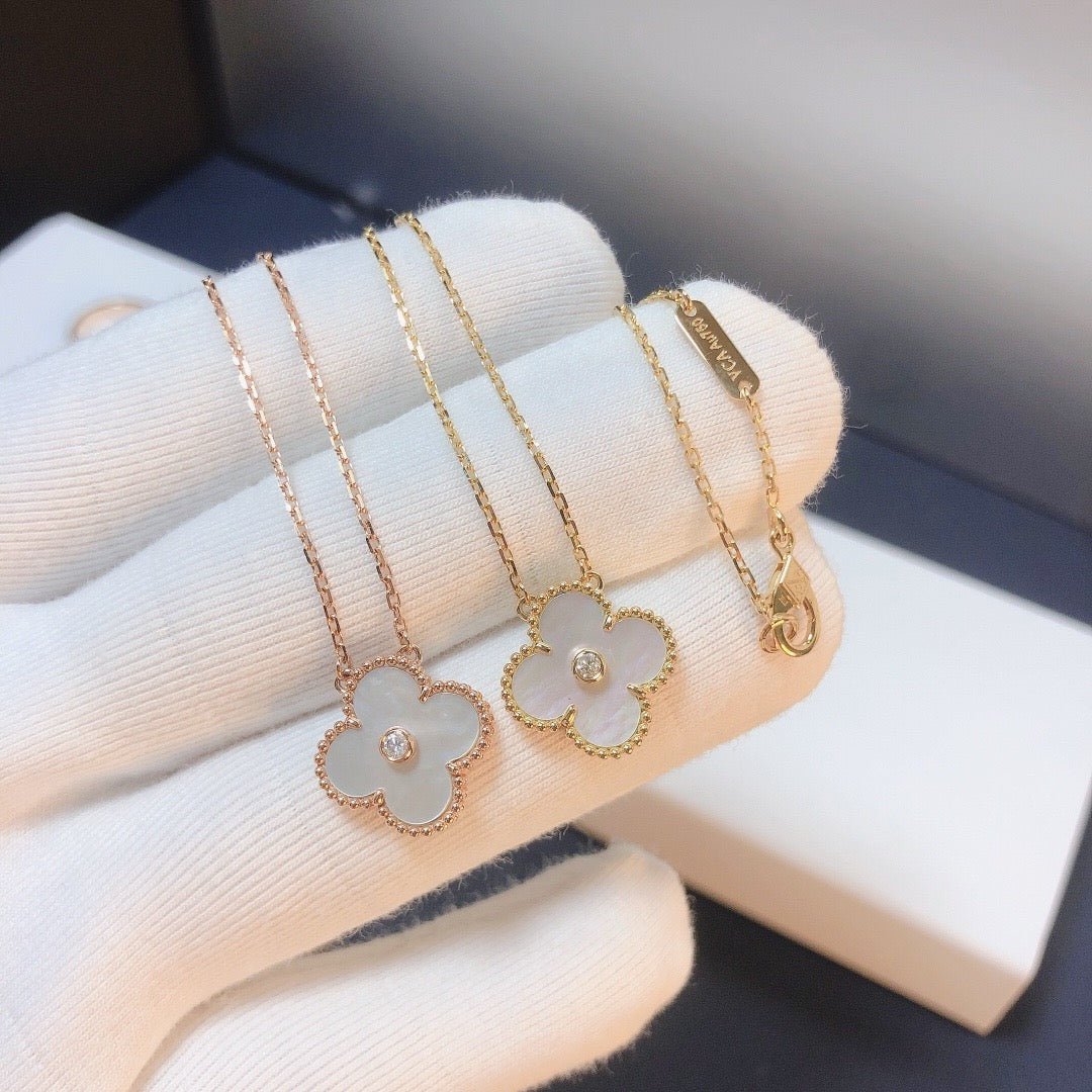 Mysitc CLOVER 15MM DIAMOND WHITE FRITILLARIA NECKLACE