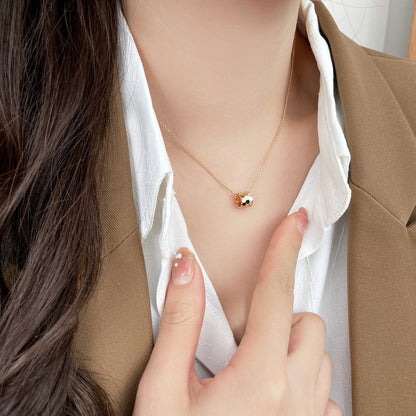 Mysitc BEE MINI PEDANT DIAMOND NECKLACE