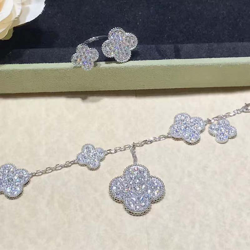 Mysitc CLOVER 6 MOTIFS SILVER DIAMOND BRACELET
