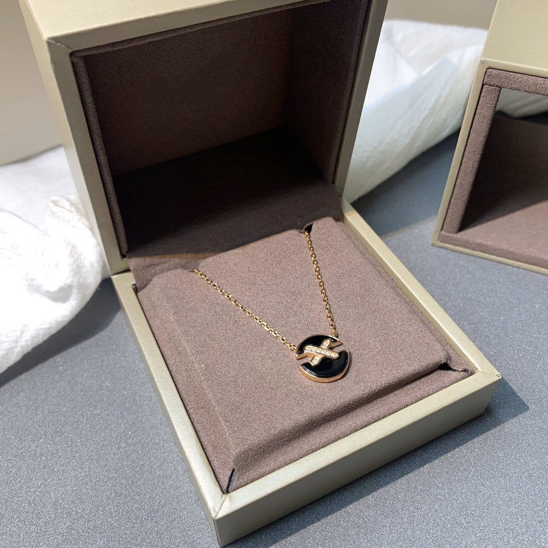 Mysitc JEUX DE PINK GOLD DIAMOND NECKLACE