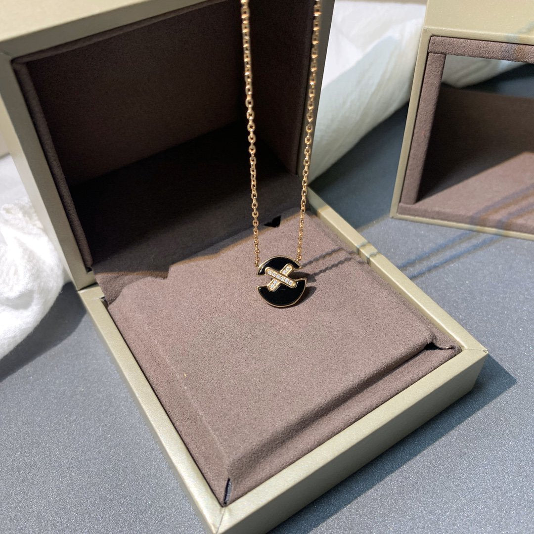 Mysitc JEUX DE PINK GOLD DIAMOND NECKLACE