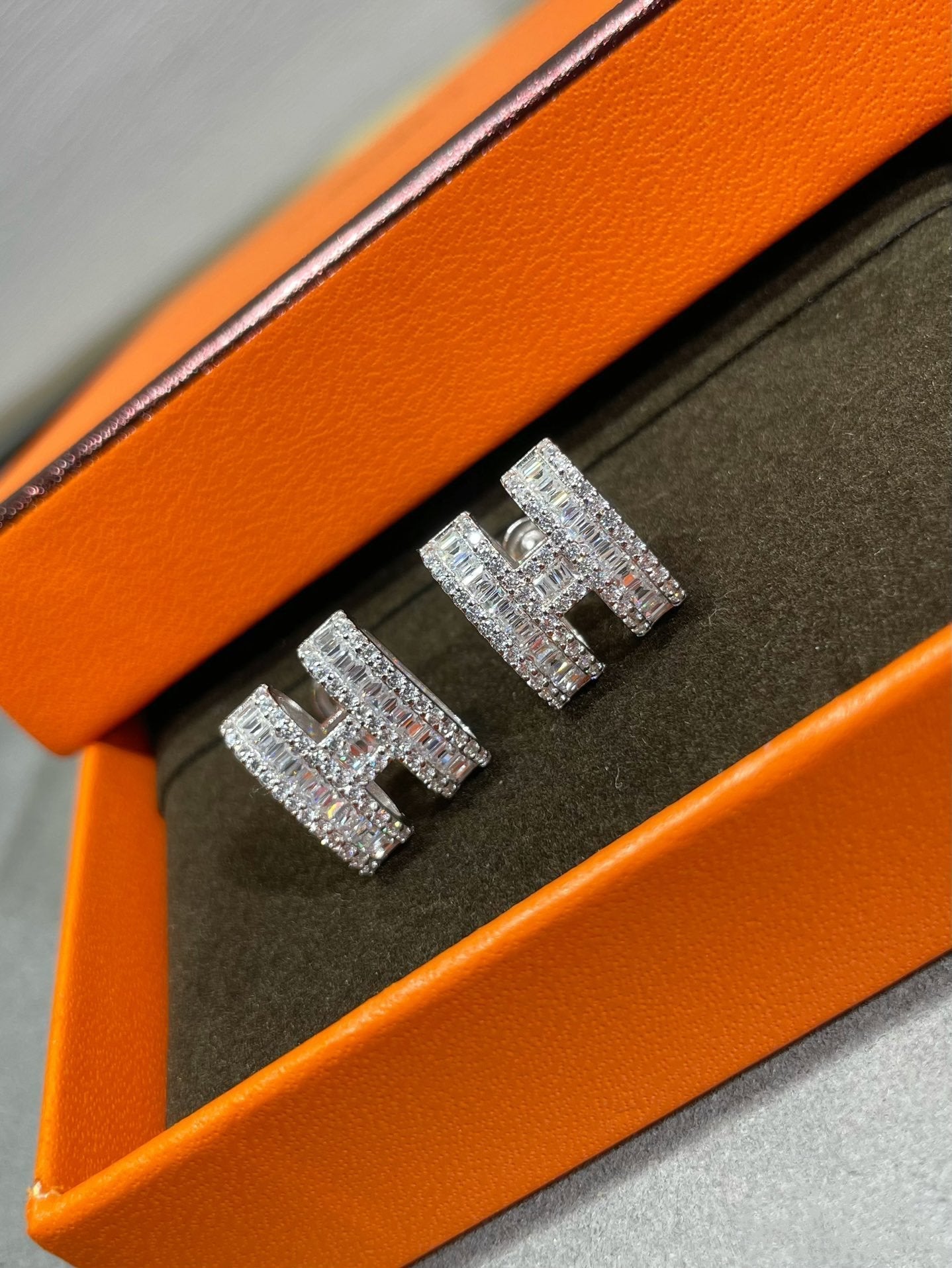 Mysitc H STUD EARRINGS WITH SILVER DIAMONDS
