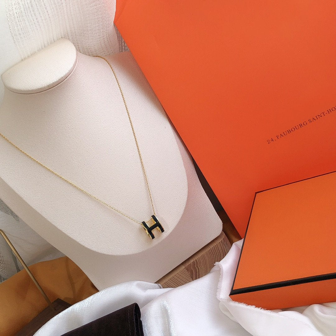 Mysitc HM CLIC BLACK ENAMEL GOLD NECKLACE