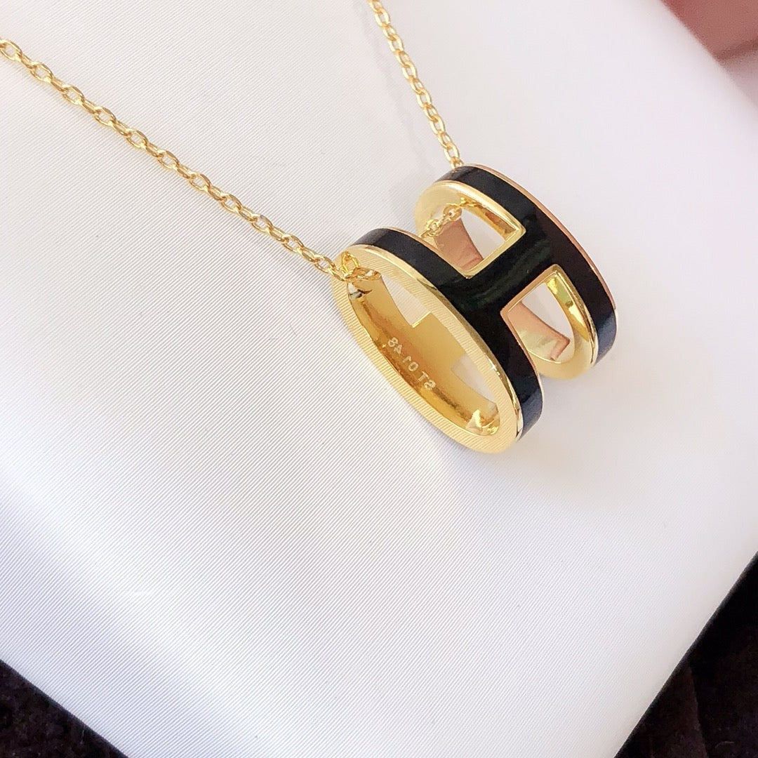 Mysitc HM CLIC BLACK ENAMEL GOLD NECKLACE