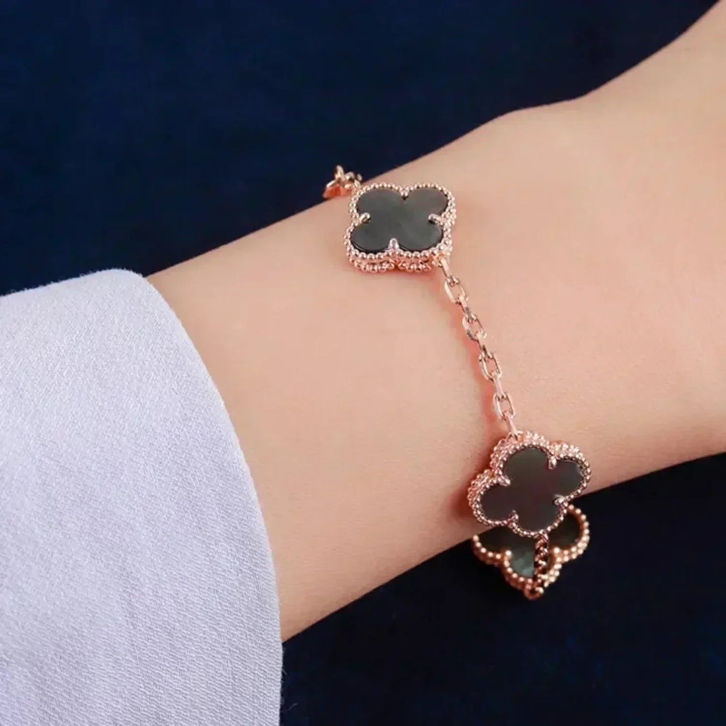 [Mysitc ]New CLOVER 5 MOTIF GRAY MOP BRACELET COLLECTION