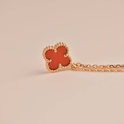 Mysitc CLOVER MINI 9.5MM WHITE CARNELIANS NECKLACE