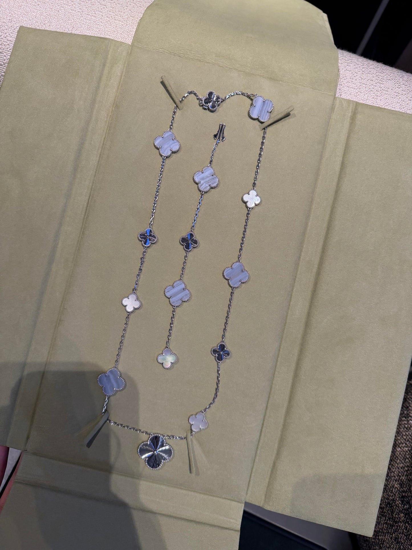 [Mysitc ] 25 NEW CLOVER 15 MOTIFS PURPLE CHALCEDONY