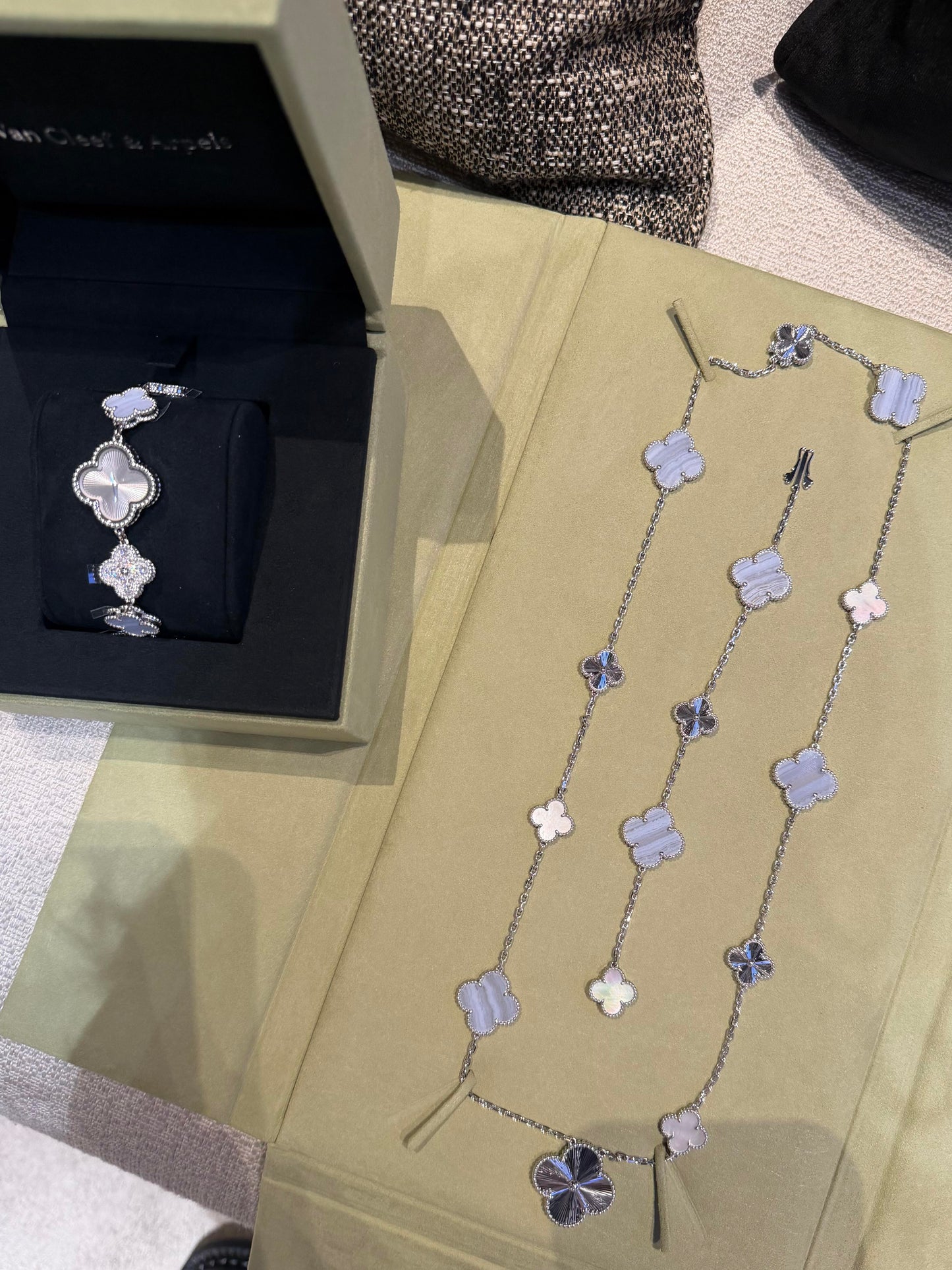 [Mysitc ] 25 NEW CLOVER 15 MOTIFS PURPLE CHALCEDONY