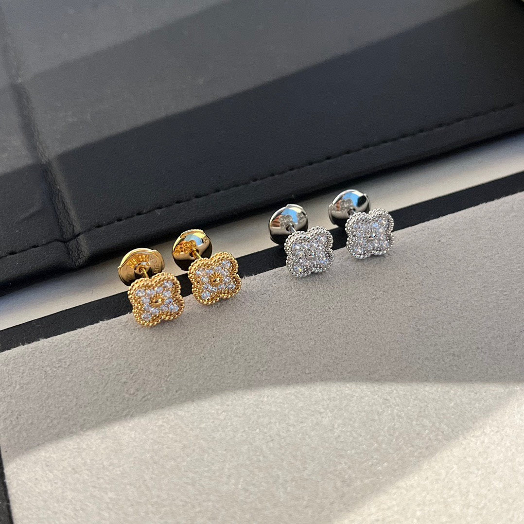 Mysitc CLOVER MINI ダイヤモンドスタッズピアス