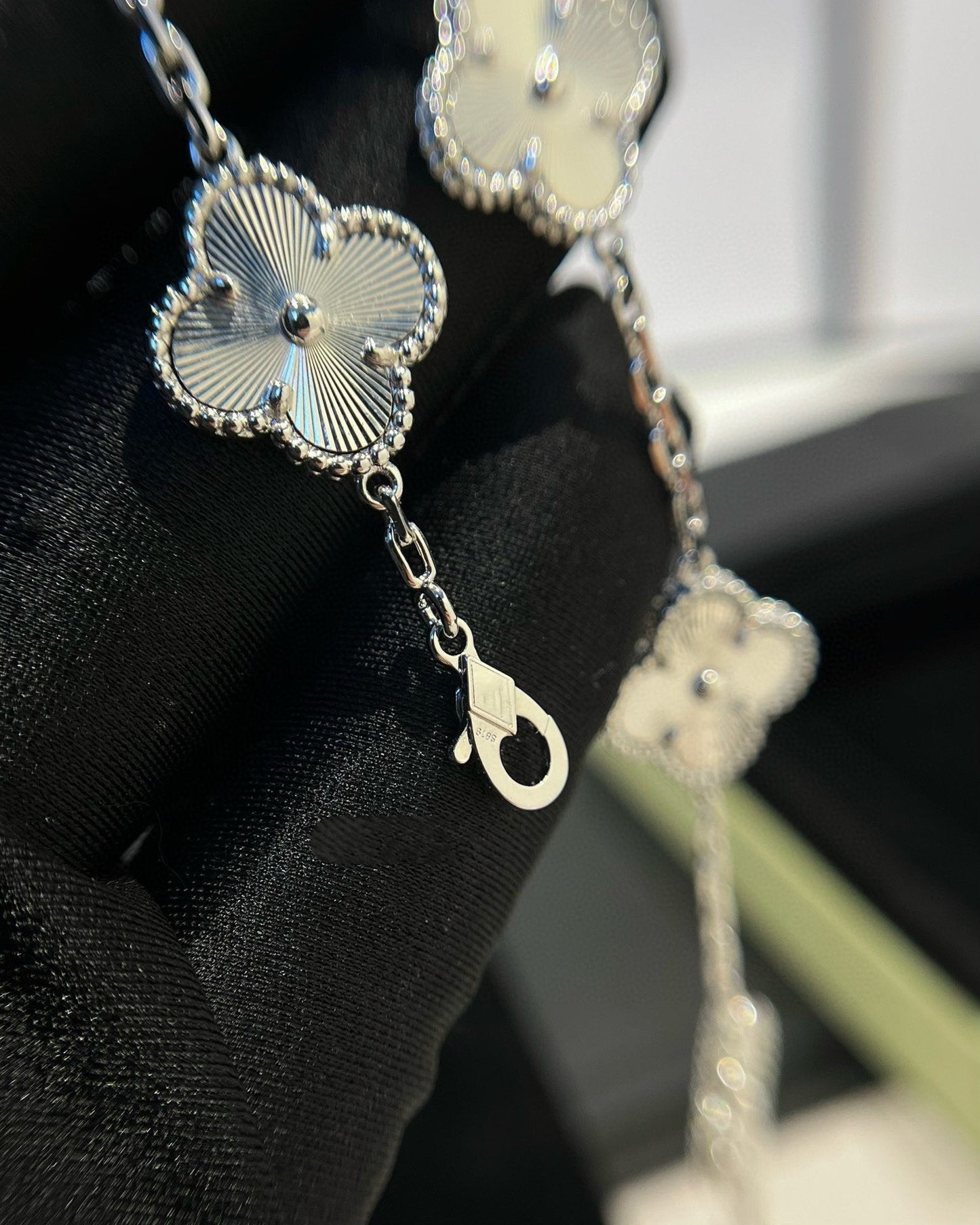 [Mysitc ]New  CLOVER 5 MOTIF LASER BRACELET COLLECTION